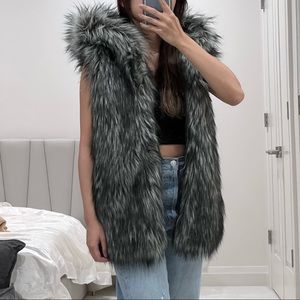 BRAND NEW Aritzia Sunday Best Ovid Faux Fur Vest